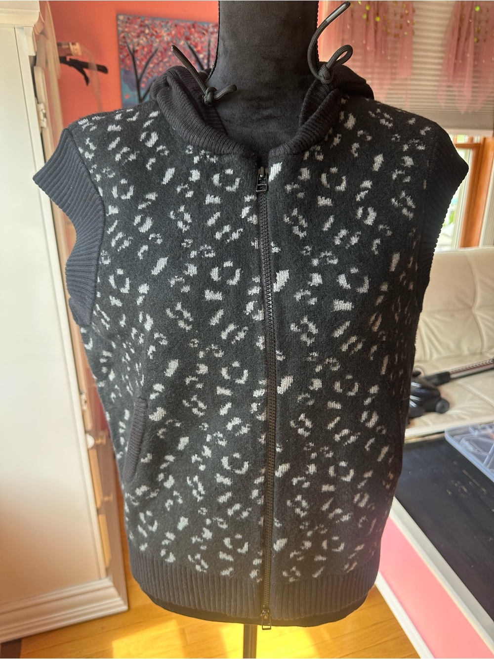 NWT Distressed NYC Leopard Jacquard Zip Hoodie Vest Black S M L